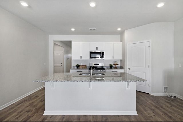 7300 Sunny Parks Dr, White House, TN 37188