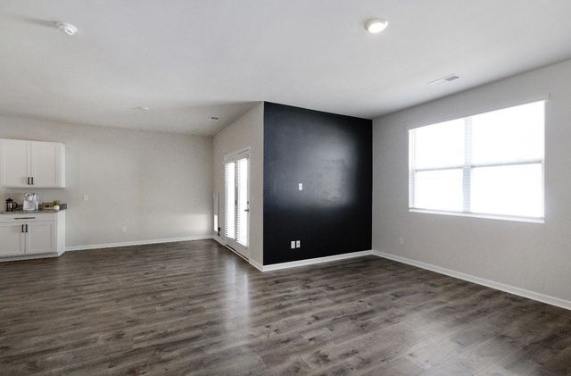 7300 Sunny Parks Dr, White House, TN 37188