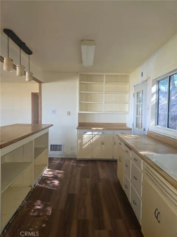 629 Chateau, Crestline, CA 92325