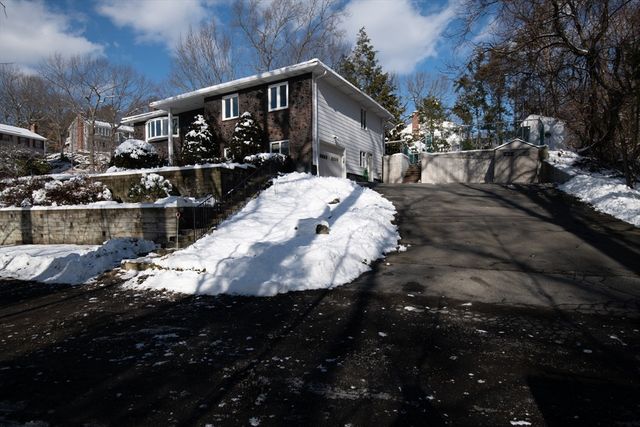 33 Lake Avenue, Stoneham, MA 02180