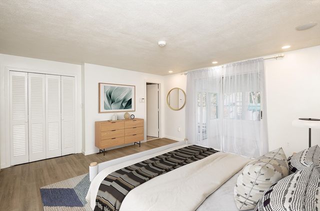 33 Lake Avenue, Stoneham, MA 02180