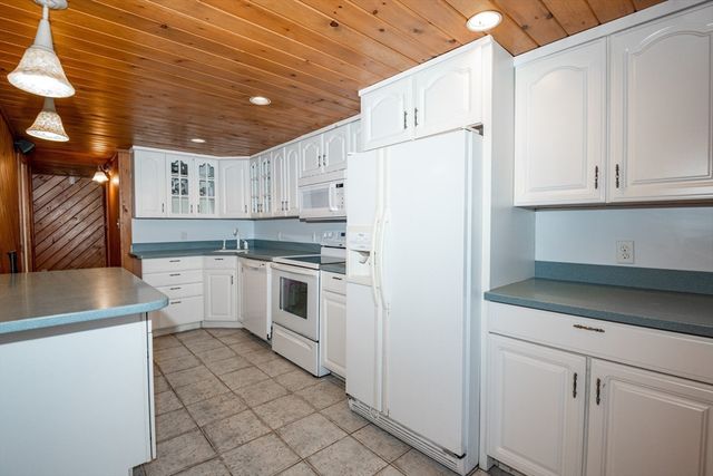 33 Lake Avenue, Stoneham, MA 02180