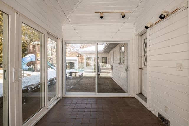 33 Lake Avenue, Stoneham, MA 02180