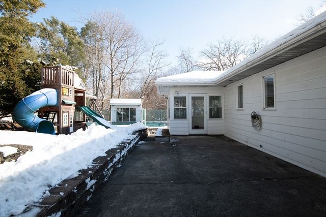 33 Lake Avenue, Stoneham, MA 02180