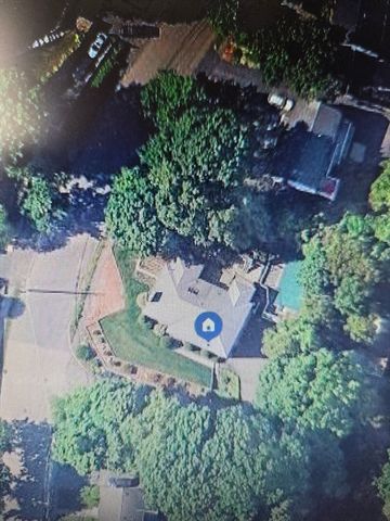 33 Lake Avenue, Stoneham, MA 02180