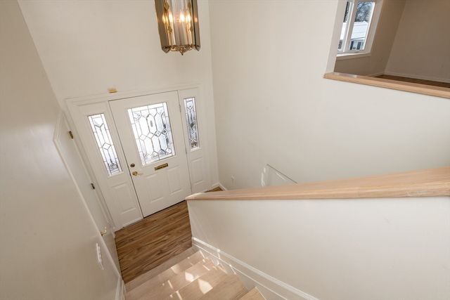 33 Lake Avenue, Stoneham, MA 02180