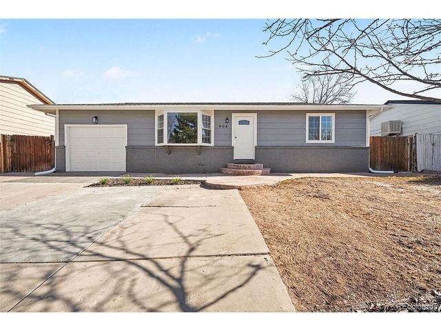 908 Applewood Ct, Fort Lupton, CO 80621