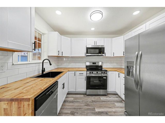 908 Applewood Ct, Fort Lupton, CO 80621