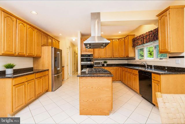 181 BERKLEY AVE, Belle Mead, NJ 08502