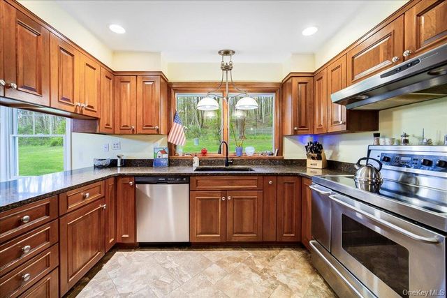 287 Hunns Lake Road, Stanfordville, NY 12581
