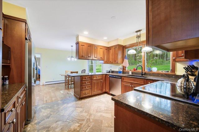 287 Hunns Lake Road, Stanfordville, NY 12581