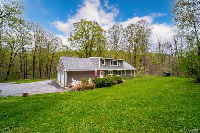 287 Hunns Lake Road, Stanfordville, NY 12581
