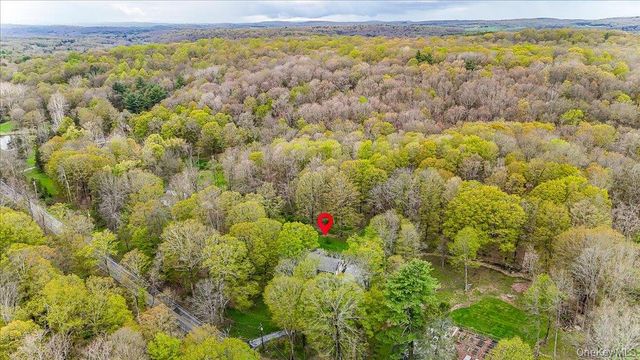 287 Hunns Lake Road, Stanfordville, NY 12581