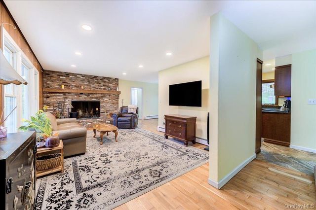 287 Hunns Lake Road, Stanfordville, NY 12581