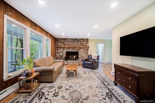 287 Hunns Lake Road, Stanfordville, NY 12581
