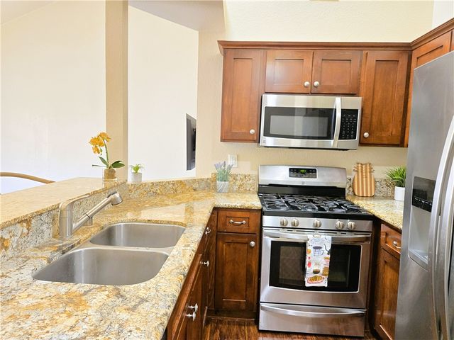 547 E Hazel Street 12, Inglewood, CA 90302