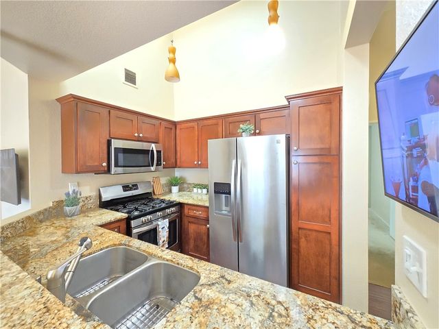 547 E Hazel Street 12, Inglewood, CA 90302