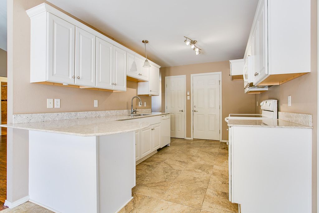 Image 11 of property listing at 1204 George Lane, San Angelo, TX 76905