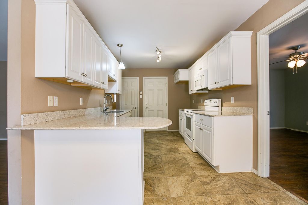 Image 12 of property listing at 1204 George Lane, San Angelo, TX 76905