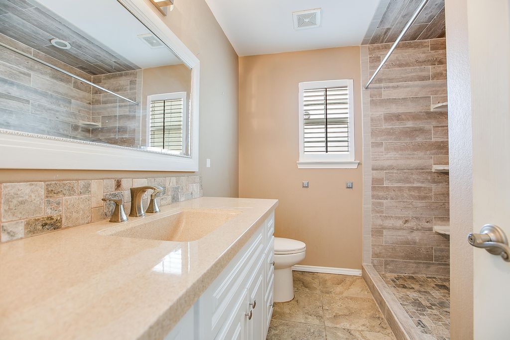Image 17 of property listing at 1204 George Lane, San Angelo, TX 76905