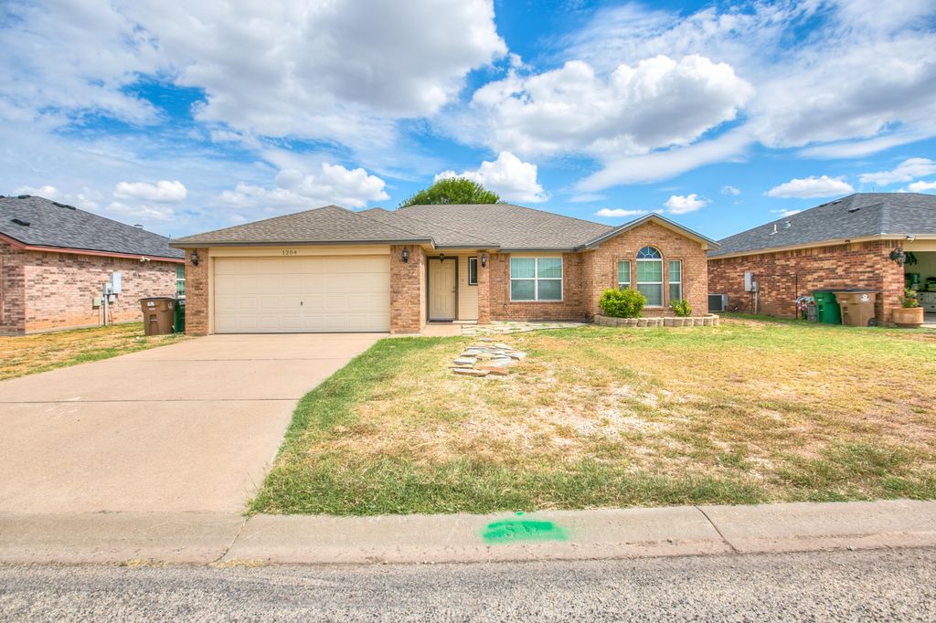 Image 2 of property listing at 1204 George Lane, San Angelo, TX 76905