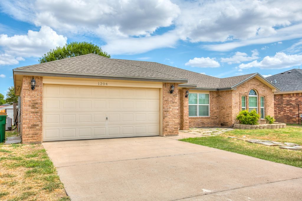 Image 3 of property listing at 1204 George Lane, San Angelo, TX 76905