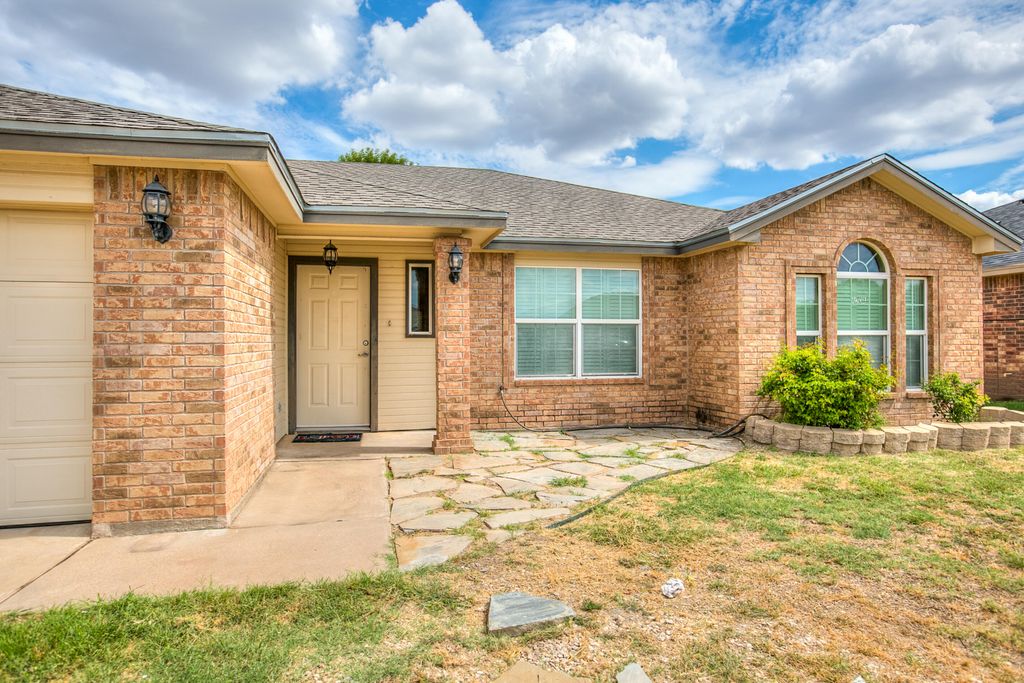 Image 5 of property listing at 1204 George Lane, San Angelo, TX 76905