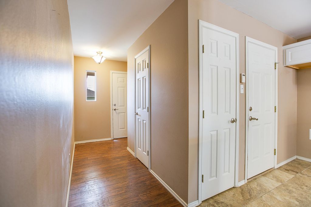 Image 6 of property listing at 1204 George Lane, San Angelo, TX 76905