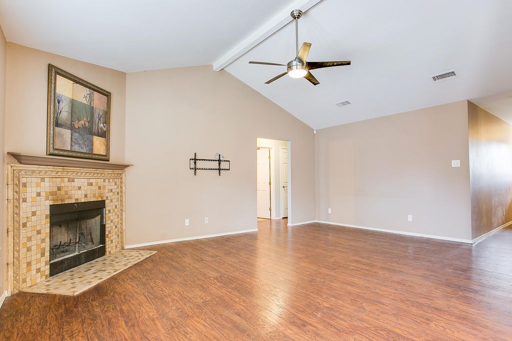 Image 7 of property listing at 1204 George Lane, San Angelo, TX 76905
