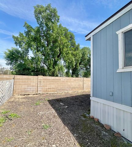 720 E Worth Avenue 82, Porterville, CA 93257