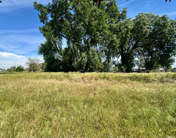 720 E Worth Avenue 82, Porterville, CA 93257