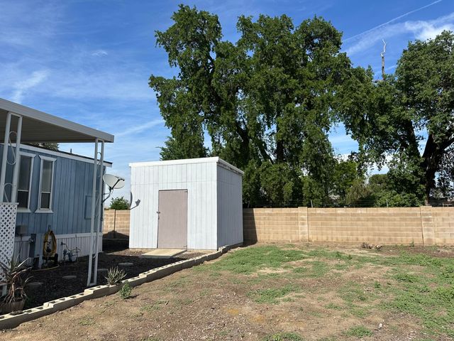 720 E Worth Avenue 82, Porterville, CA 93257