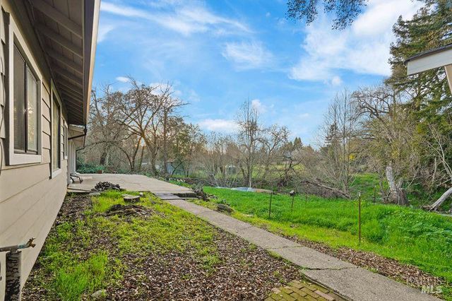 5823 CA-12 Hwy, Santa Rosa, CA 95409