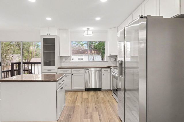 2 Kittiwake Court, The Woodlands, TX 77380