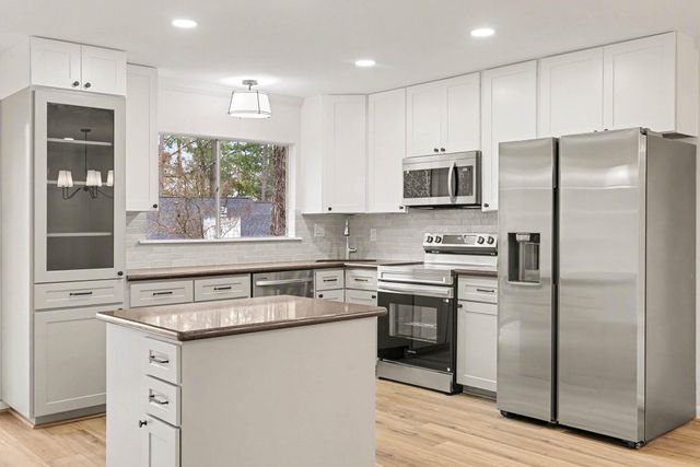 2 Kittiwake Court, The Woodlands, TX 77380