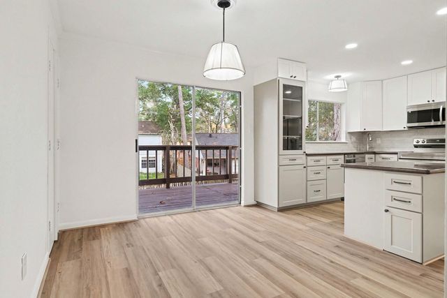 2 Kittiwake Court, The Woodlands, TX 77380