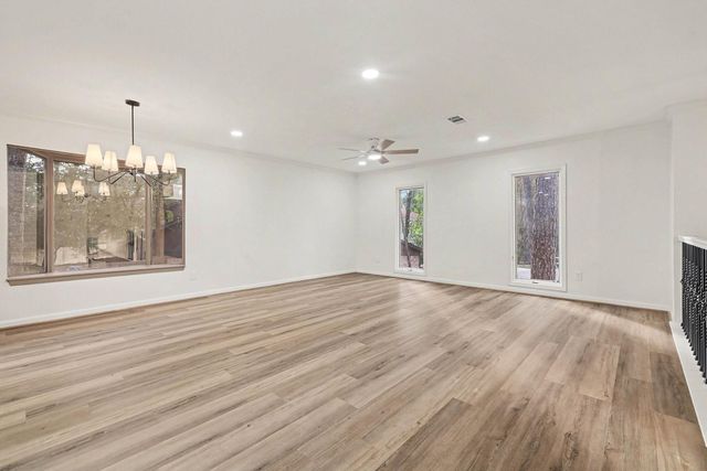 2 Kittiwake Court, The Woodlands, TX 77380