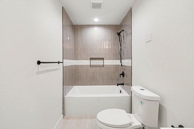 2 Kittiwake Court, The Woodlands, TX 77380