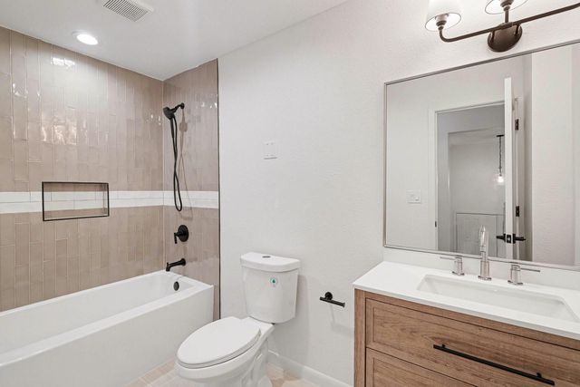 2 Kittiwake Court, The Woodlands, TX 77380