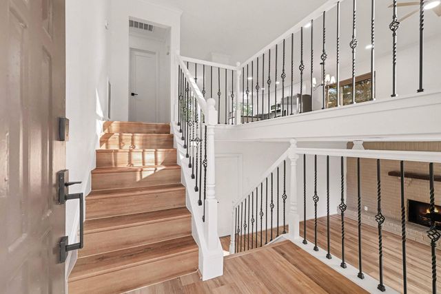 2 Kittiwake Court, The Woodlands, TX 77380