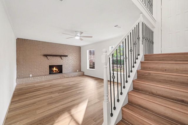 2 Kittiwake Court, The Woodlands, TX 77380