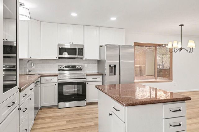 2 Kittiwake Court, The Woodlands, TX 77380