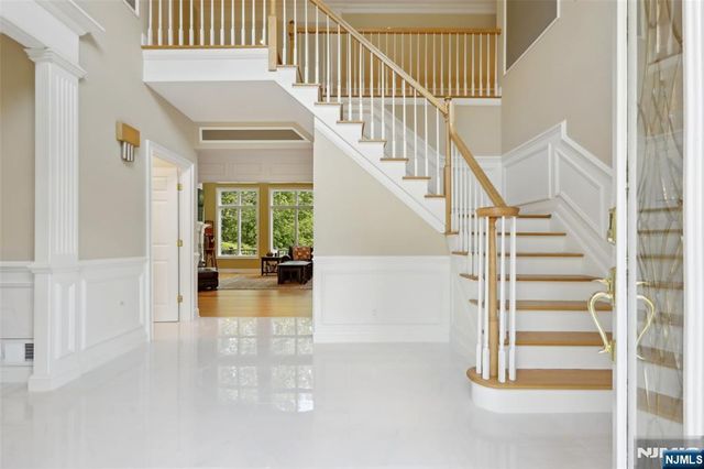 37 Great Hall Road, Mahwah, NJ 07430