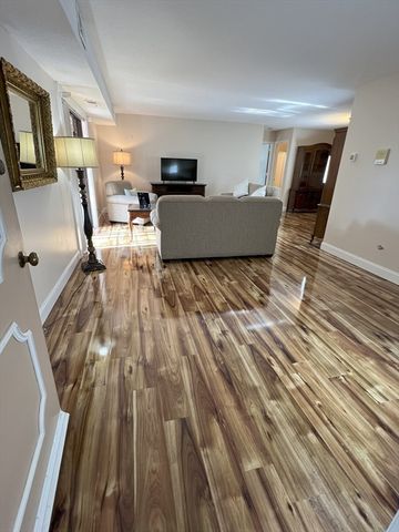 4700 N Main St 3E, Fall River, MA 02720