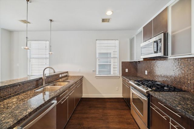 3041 Clinton Drive, Houston, TX 77020