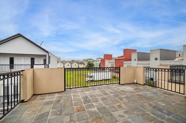 3041 Clinton Drive, Houston, TX 77020