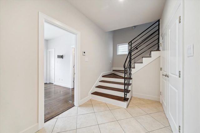 3041 Clinton Drive, Houston, TX 77020