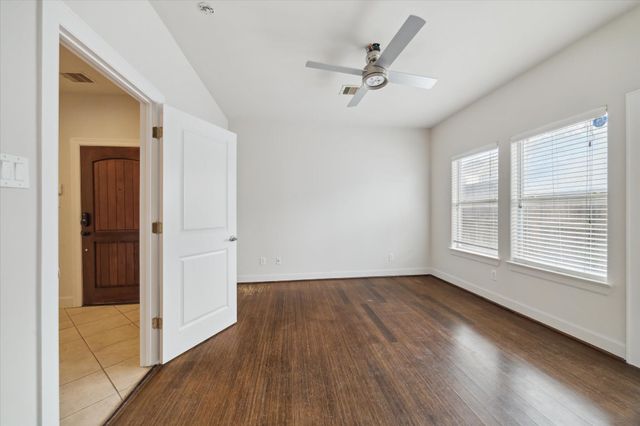 3041 Clinton Drive, Houston, TX 77020