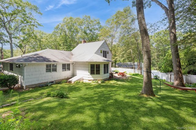 23 Eastwood Road, Miller Place, NY 11764