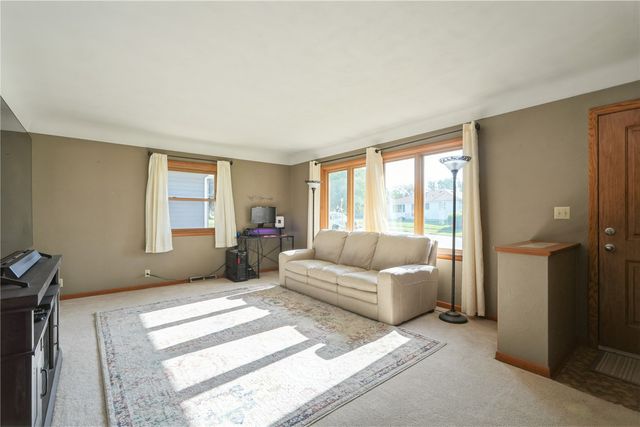 1215 Brockman Drive SE, Cedar Rapids, IA 52403